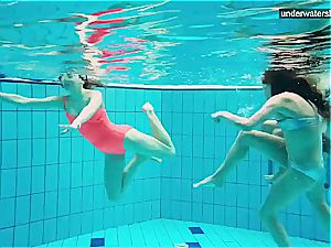 3 bare gals have fun underwater